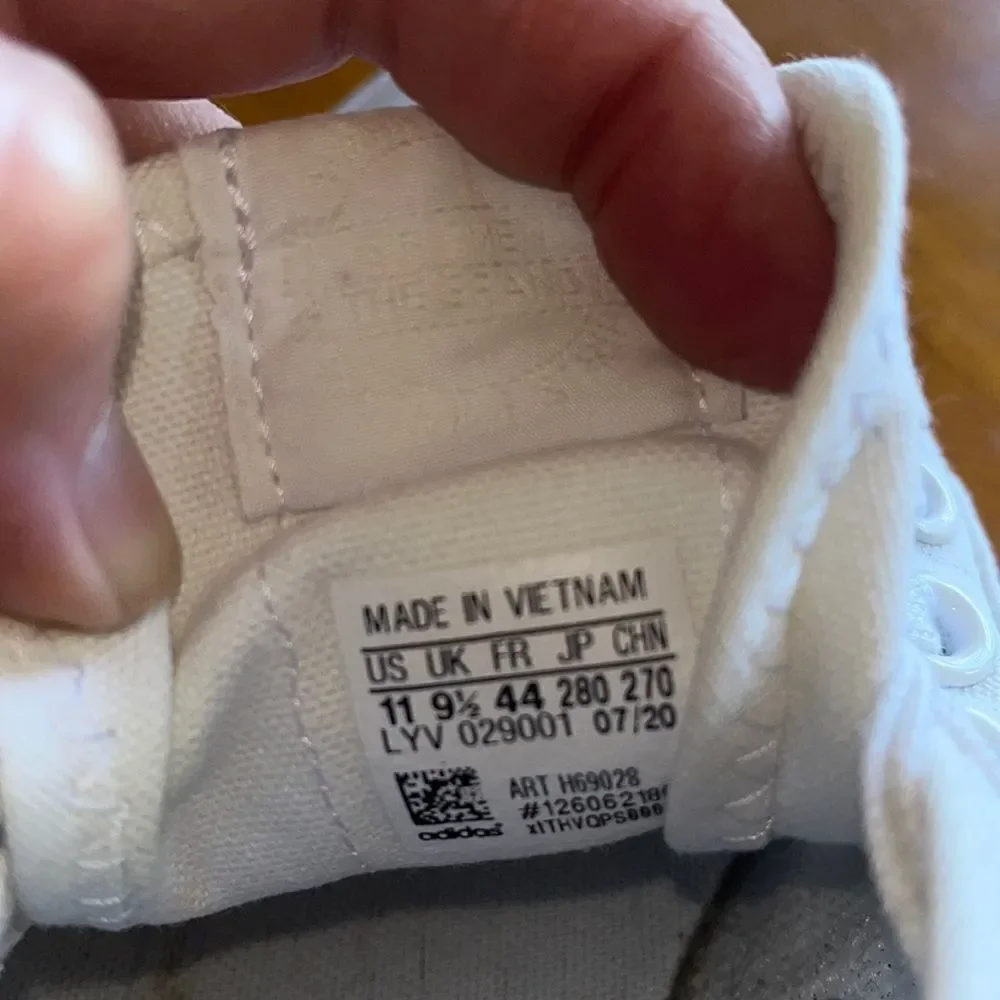 EXCELLENT CONDITION WOMEN’S 11 ADIDAS WHITE/CREAM  NIZZA PLATFORM SHOES